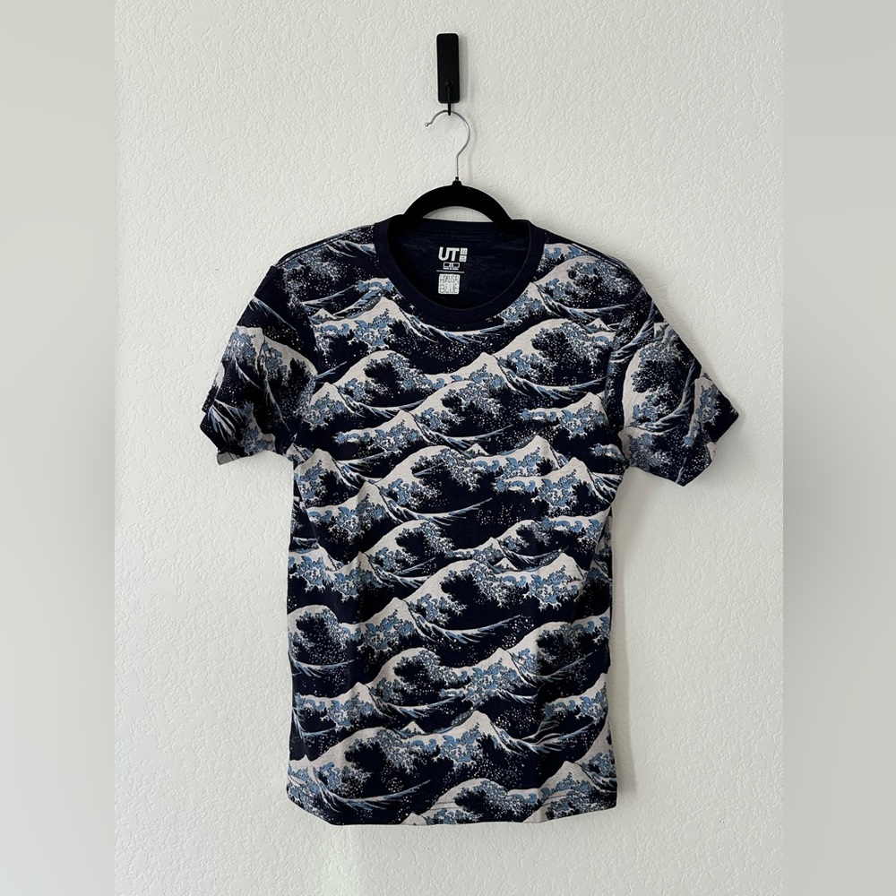 UNIQLO UT HOKUSAI GREAT WAVE ALL OVER PRINT TEE NAVY JAPANESE ART STREETWEAR XS